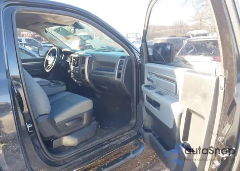 2017 Ram 1500 Express 4X2 6'4 Box z USA, uszkodzony, nr VIN 3C6JR6AT9HG604795